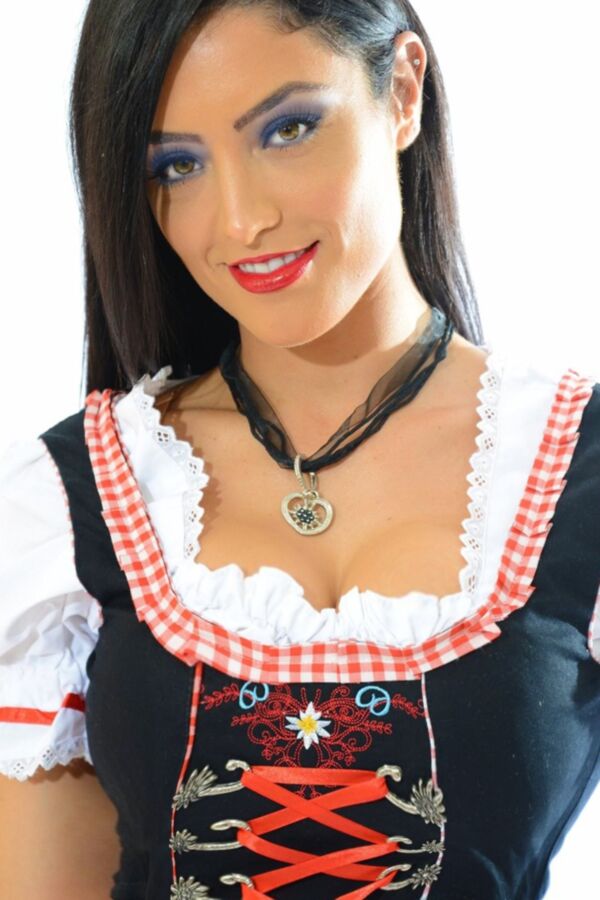 Free porn pics of Fesche Madln im Dirndl zum Hundertneunundsiebzigst`n 17 of 100 pics