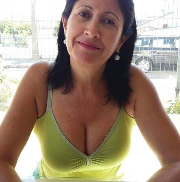 Free porn pics of Portuguese mom ready to attack 7 of 10 pics