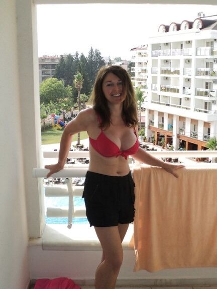 Free porn pics of Sexy MILF on holiday 3 of 10 pics
