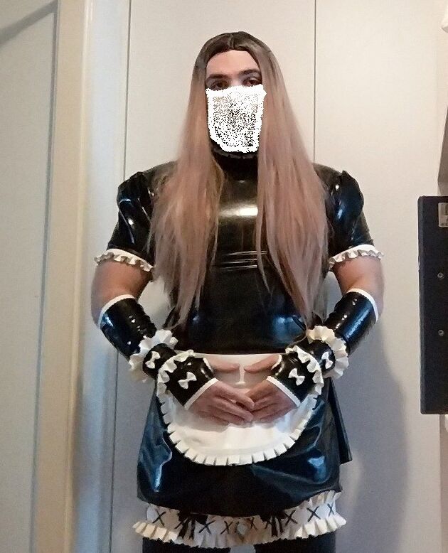 Free porn pics of Evieslut latex maid 1 of 13 pics