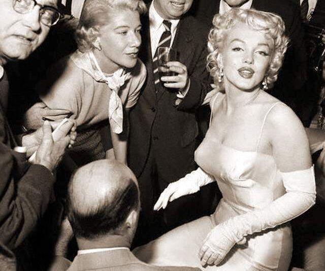 Free porn pics of Marilyn Monroe XII 16 of 25 pics