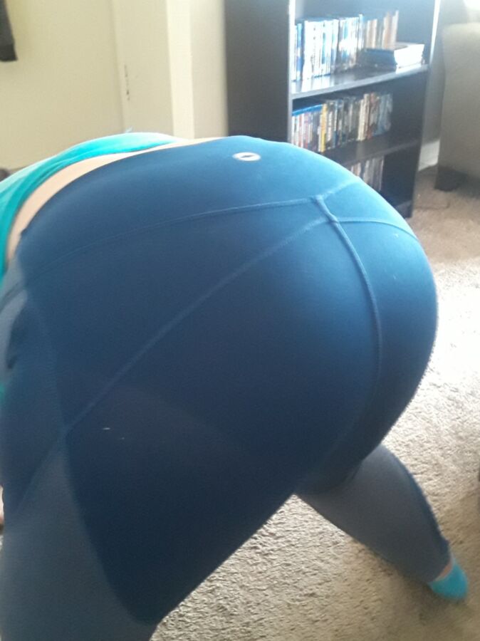 Free porn pics of Bootyliciousbebe in blue spandex leggings  24 of 93 pics