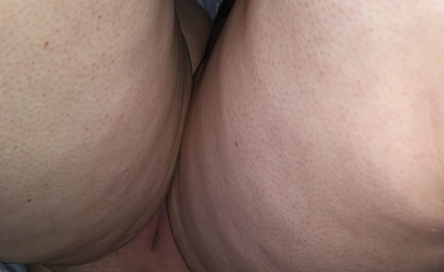 Free porn pics of Fat pussy stuffed between two thick thighs 2 of 7 pics