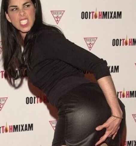 Free porn pics of Sarah Silverman needs it rough 9 of 10 pics