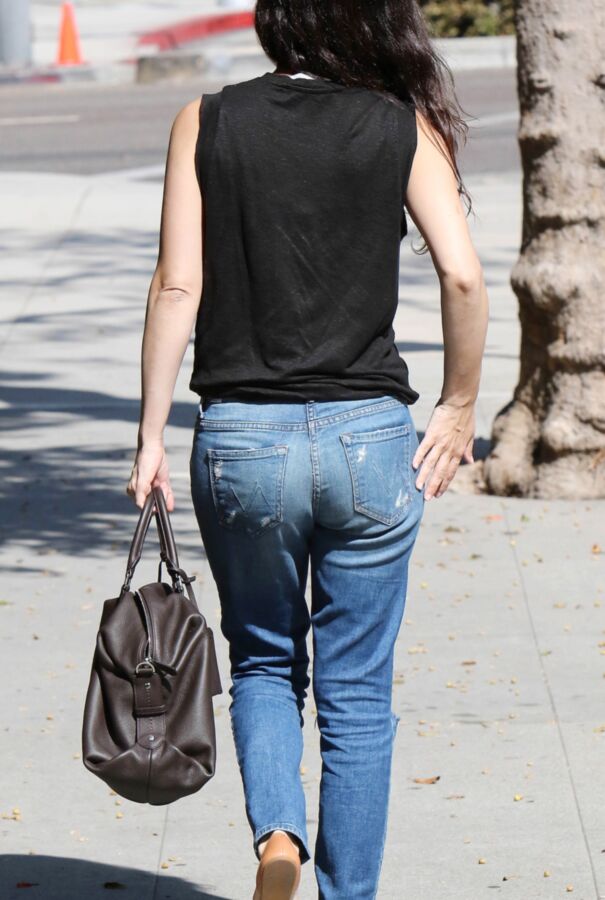 Free porn pics of Rachel Bilson Ass - Jeans 20 of 120 pics