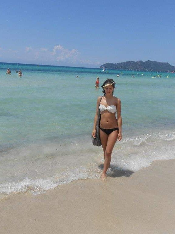 Free porn pics of Irish sister bikini 2 of 12 pics