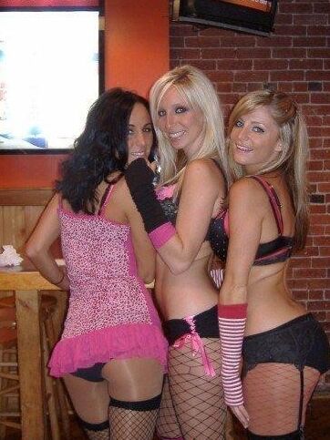 Free porn pics of Hooters Girls Hotness 3 of 5 pics