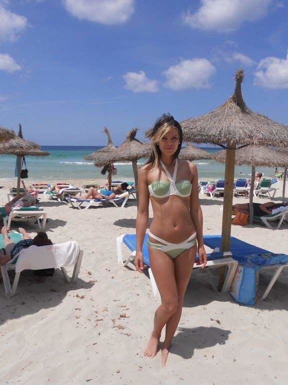 Free porn pics of Irish sister bikini 3 of 12 pics
