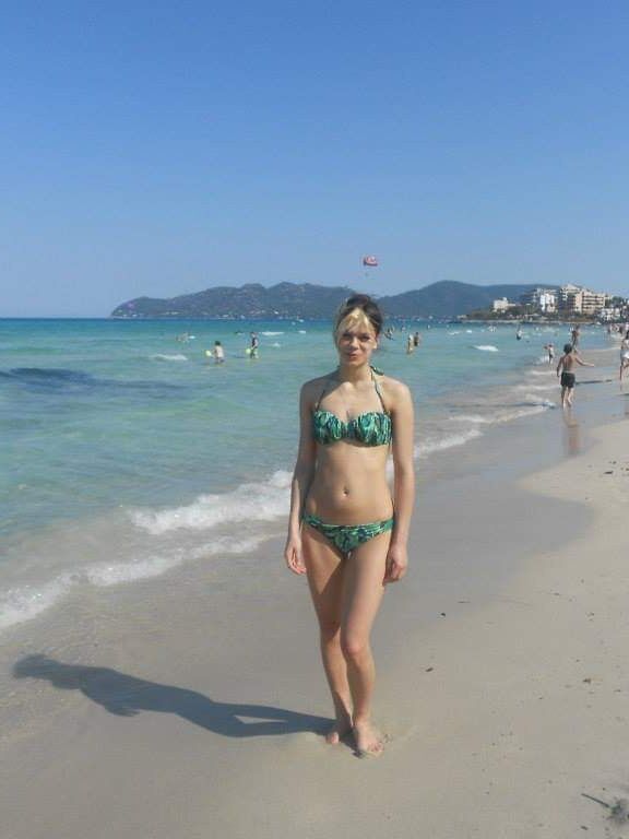 Free porn pics of Irish sister bikini 7 of 12 pics