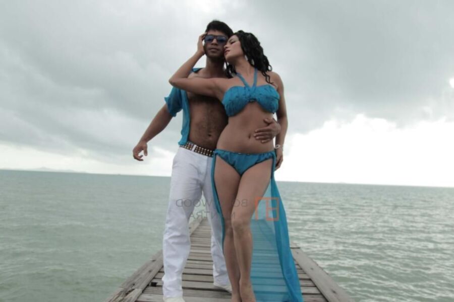 Free porn pics of Pakistani Muslim Whore Veena Malik 9 of 17 pics
