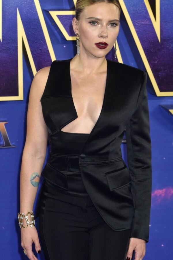 Free porn pics of Scarlett Johansson- Braless, Sexy at Avengers: Endgame, UK Event 9 of 39 pics