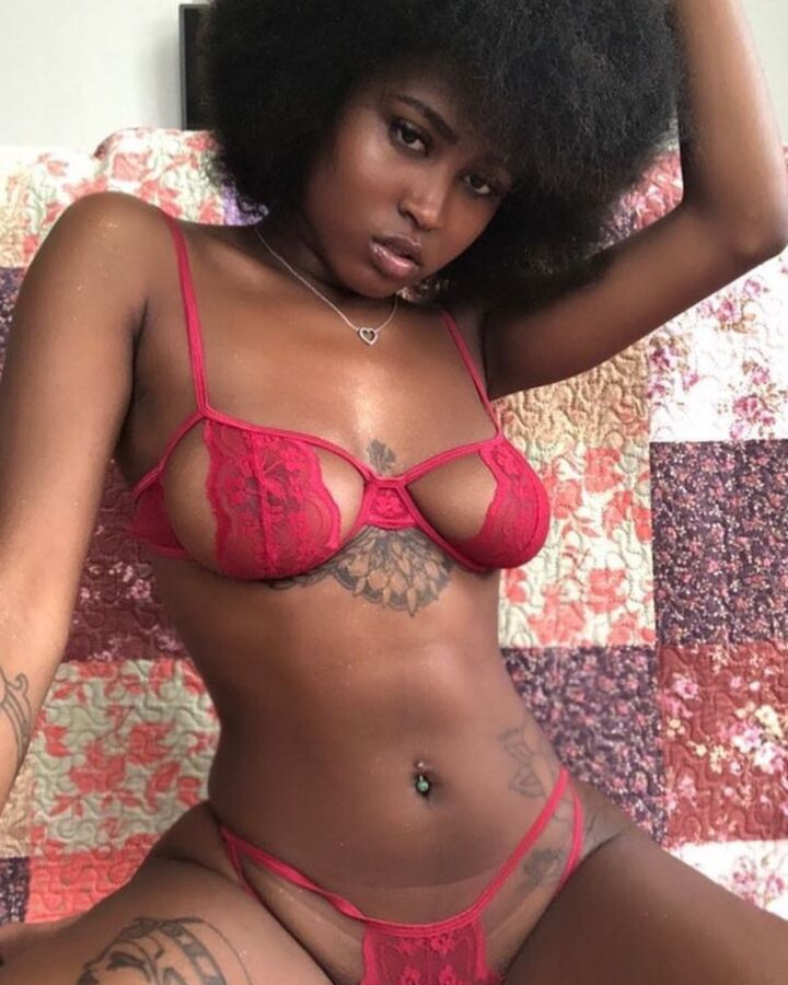 Free porn pics of Black queens 6 of 14 pics