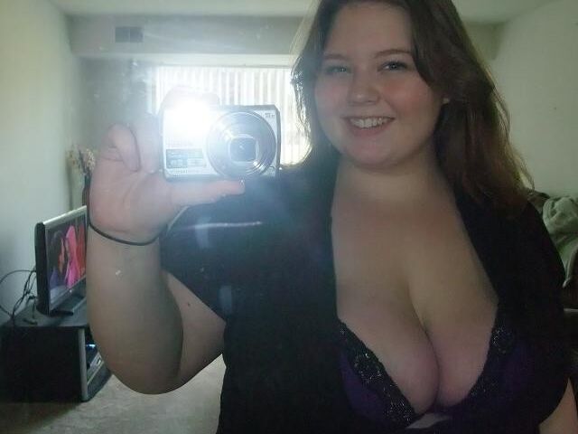 Free porn pics of Sexy busty teen 11 of 33 pics