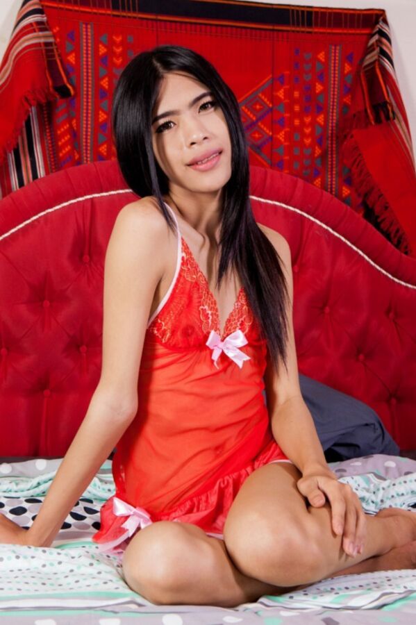 Free porn pics of ladyboy Note in red 9 of 220 pics