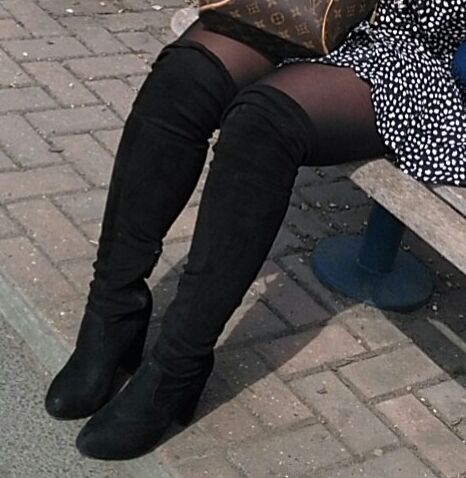 Free porn pics of UnkJack candid tights and boots 1 of 11 pics