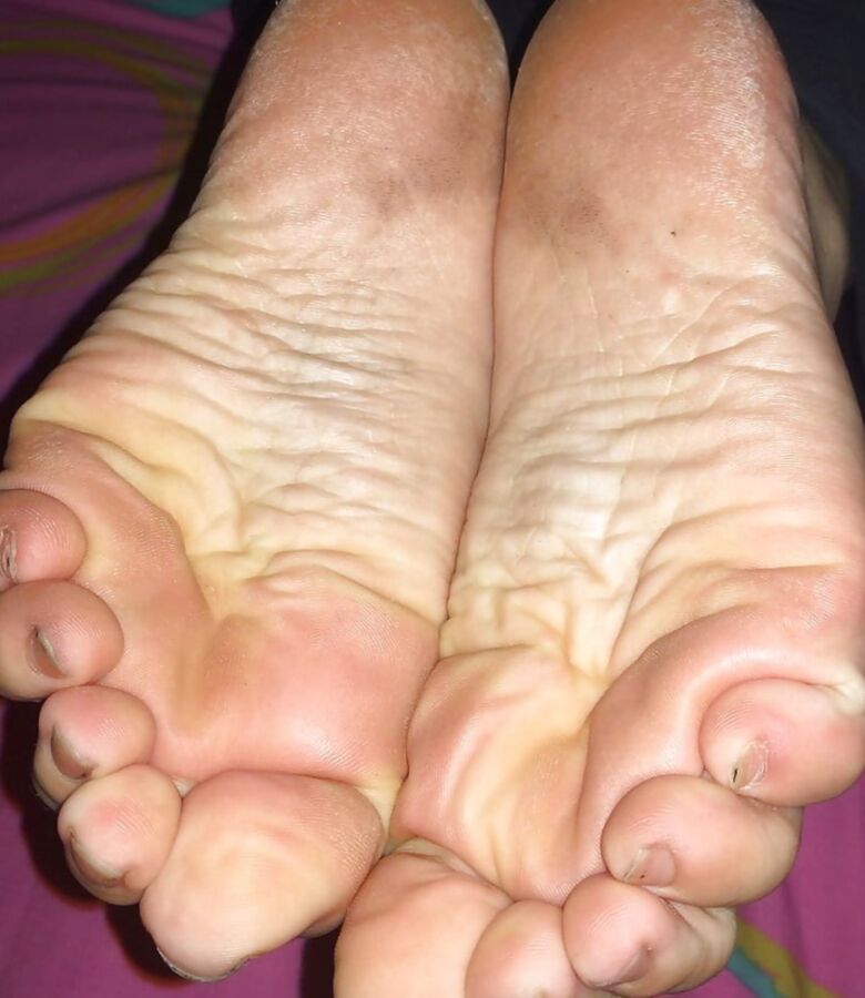 Free porn pics of A Mature Friends Feet ! 1 of 3 pics
