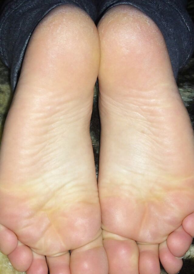 Free porn pics of A Naughty Dinnerladys Feet !!! 2 of 5 pics