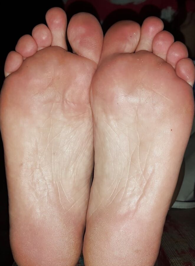 Free porn pics of  SOLES for Cash ! 1 of 3 pics