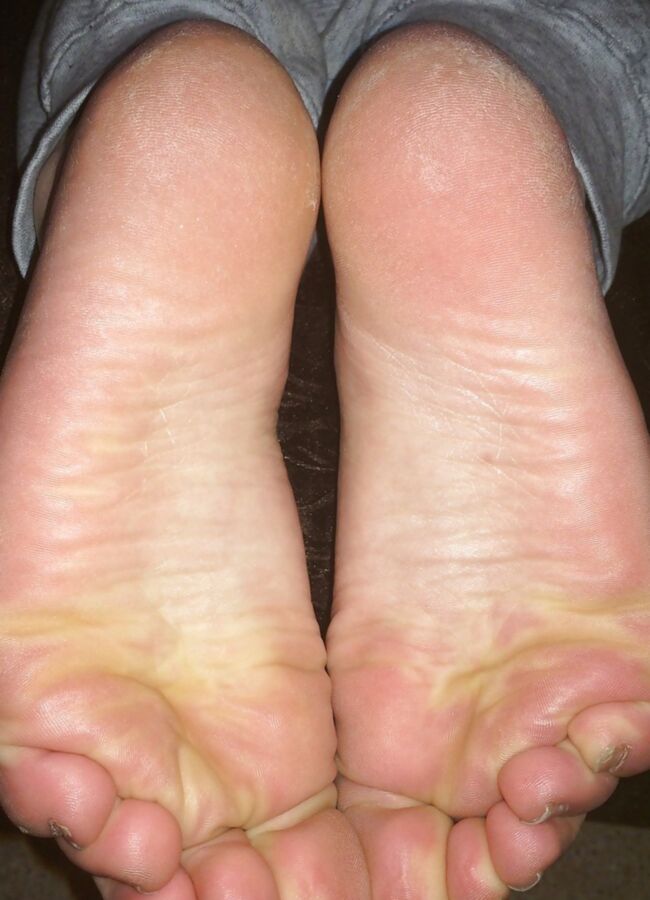 Free porn pics of A Naughty Dinnerladys Feet !!! 5 of 5 pics
