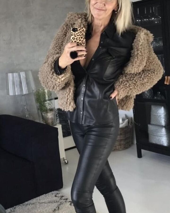 Free porn pics of Leather/Latex/Shiny Leggings 17 of 40 pics