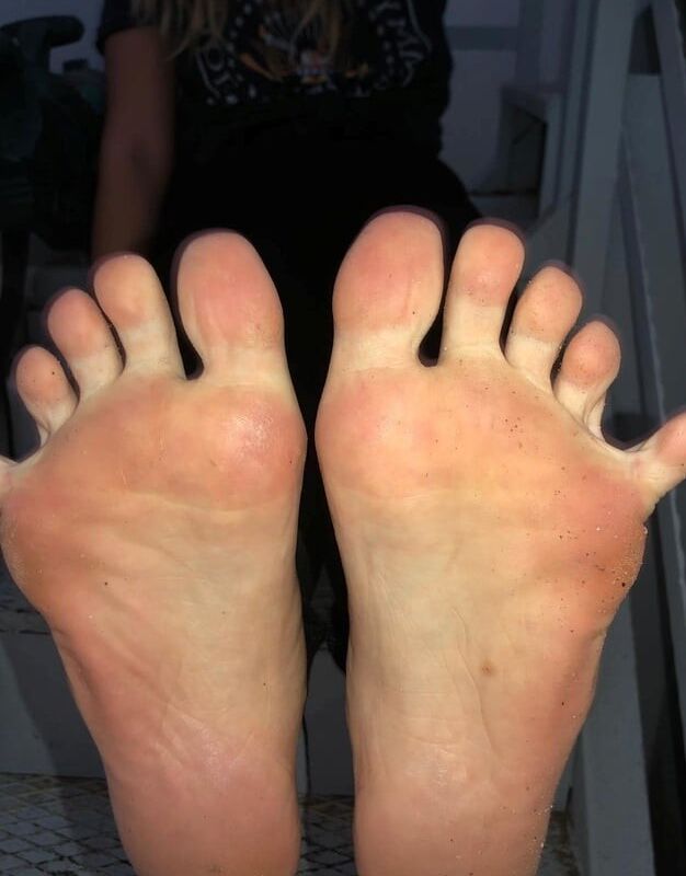 Free porn pics of Former work colleague poses her soles  ! 3 of 4 pics