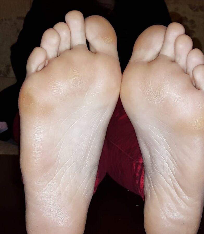 Free porn pics of Gorgeous Latina Sells Her SOLES For CASH !! 2 of 3 pics