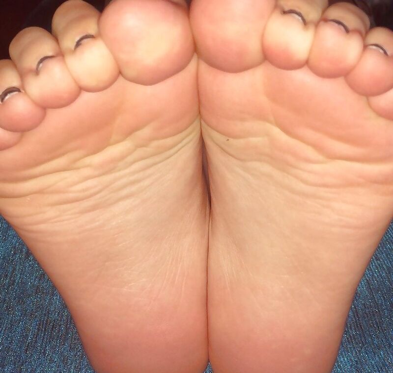 Free porn pics of Friend stayed over and asked if i wanted to see her feet ! 1 of 3 pics