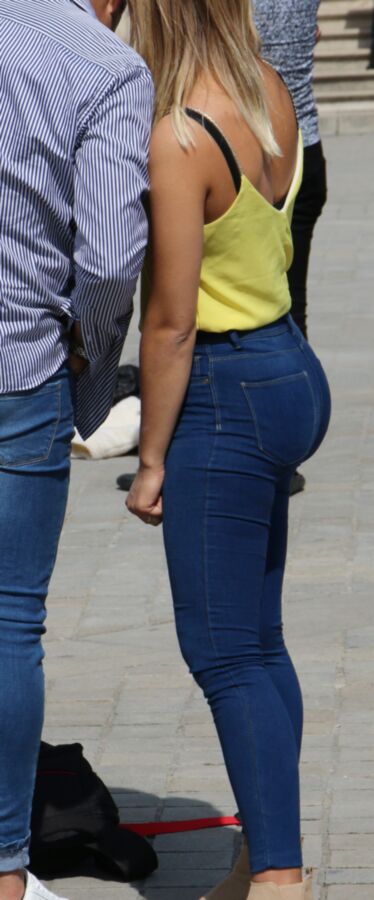 Free porn pics of Paris last week : tourist with a fantastic ASS 6 of 16 pics