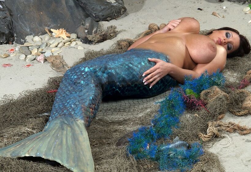 Mermaid Nadine.