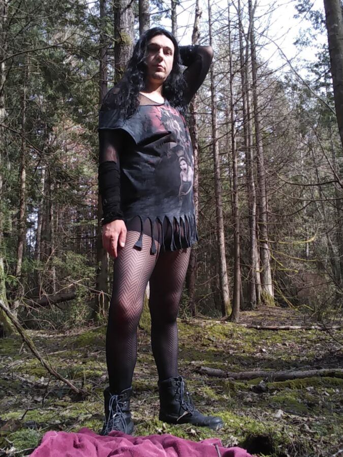 Goth outdoors CBT 6 of 68 pics