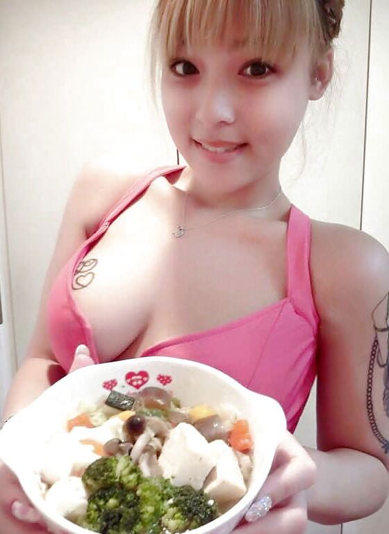 lovely chinese amateur camgirl  23 of 42 pics