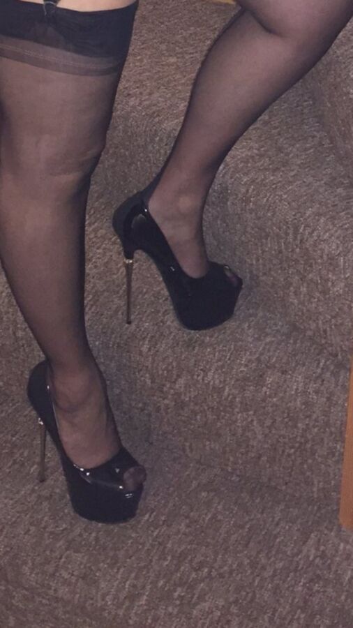 Pretty feet & heels (Female & Sissy) 1 of 25 pics