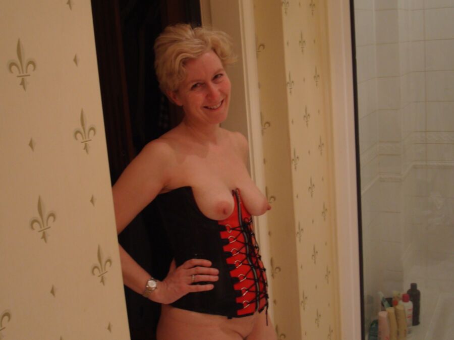 Old Milf exposed at home 7 of 23 pics