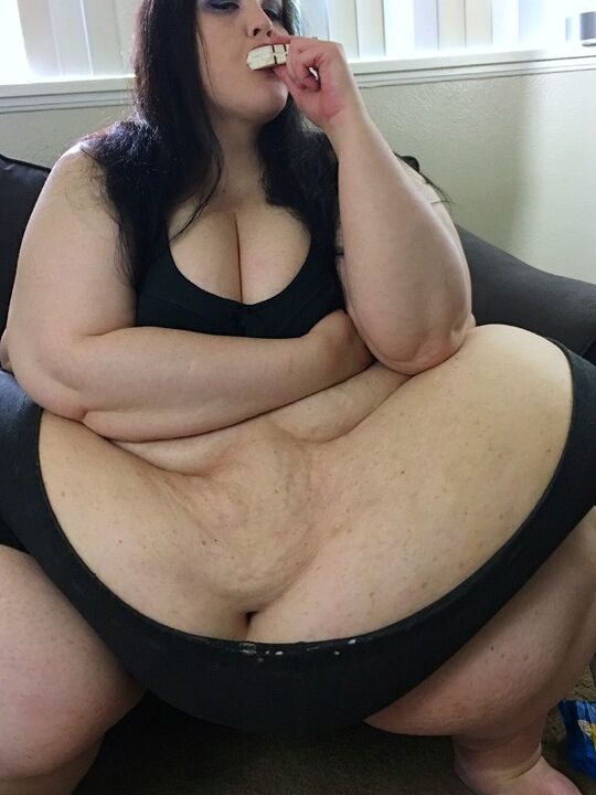 Huge, fat, sexy slut 19 of 48 pics