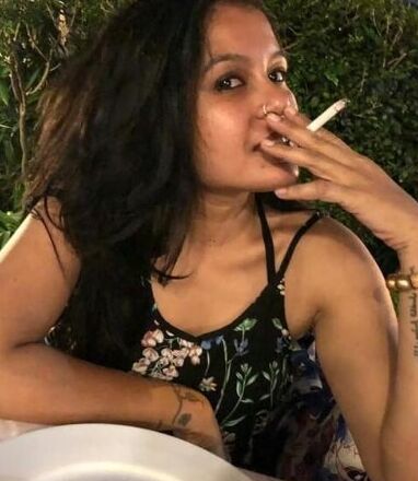Sexy Hindu Desi Smoker Ananda 6 of 12 pics