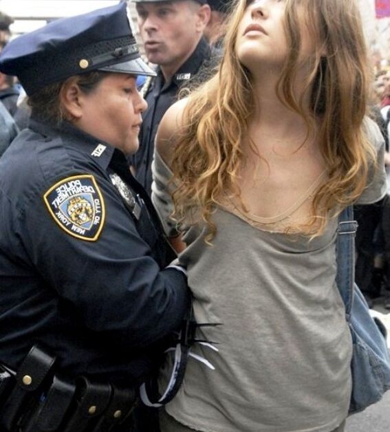 Frauenrechte - Verhaftungen 20 of 26 pics