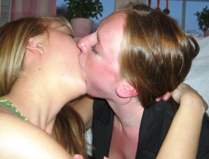 Daughter Amy and Michelle kiss 4 of 5 pics