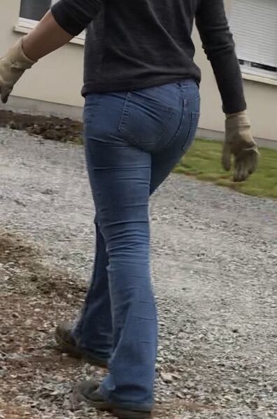 Mature in jean with big ass 1 of 7 pics