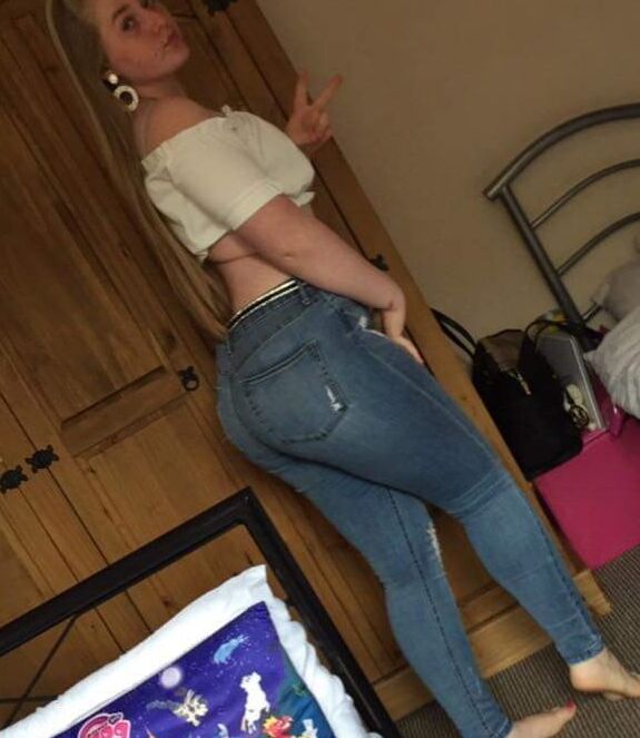 Chav Fuck-Pig ABBY - Filthy fat slag FLAUNTS HUGE ASS! 10 of 81 pics