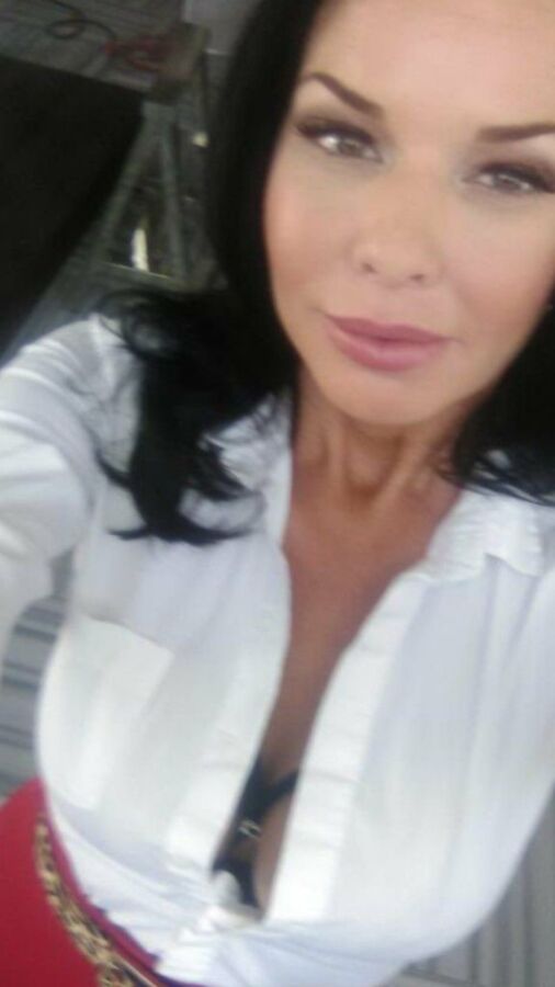 Veronica MILF selfies 2 of 47 pics