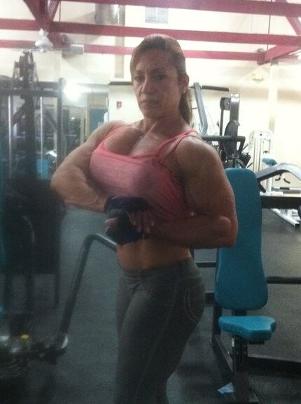 Yaxeni Oriquen! Big And Ripped Latina Muscle! 17 of 39 pics