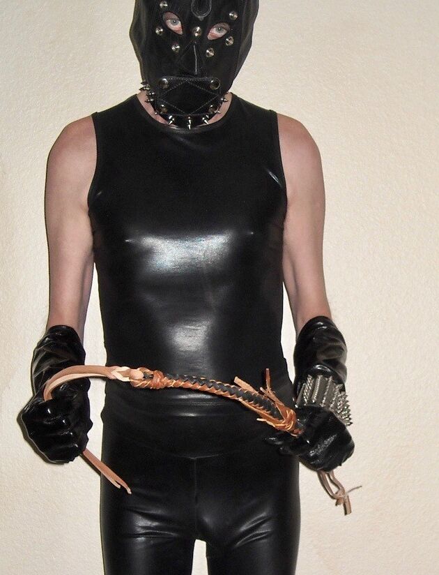 Leather male 4 of 10 pics