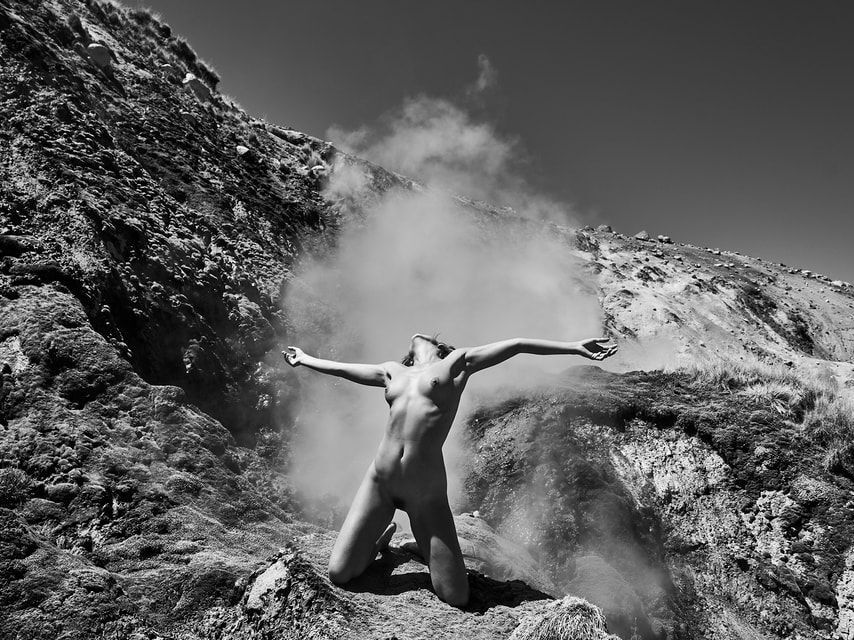 Marisa Papen et la nature sauvage 3 of 8 pics