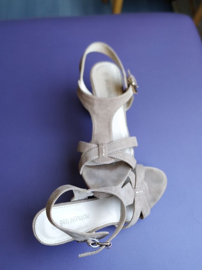 Stepdaughter beige Sandals 6 of 8 pics