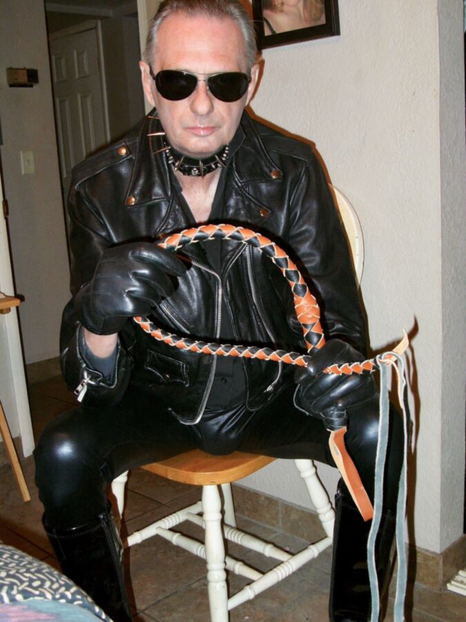 Leather male 9 of 10 pics