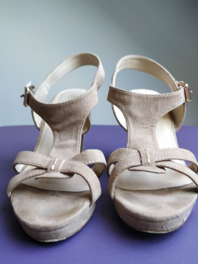 Stepdaughter beige Sandals 1 of 8 pics