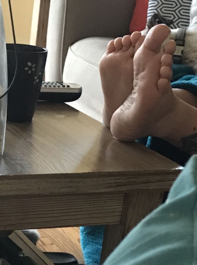 Jennies sexy candid feet 2 of 69 pics