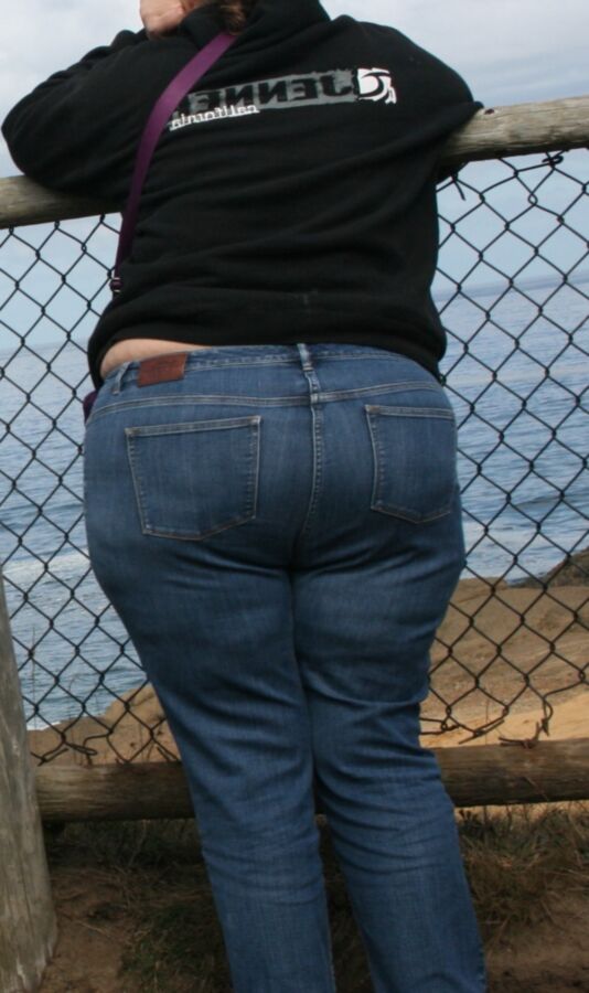 Big Asses and VPL 13 of 24 pics