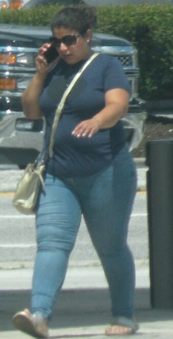 Street Girl BBW Latina, TIGHT jeans and big ass...so somfy! 1 of 15 pics