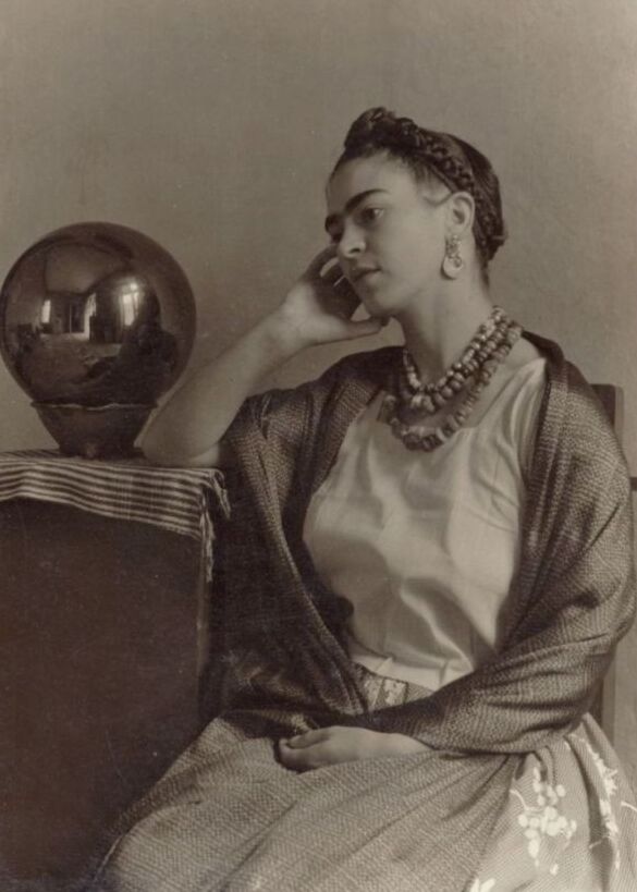 Vintage - Frida Kahlo 2 of 13 pics